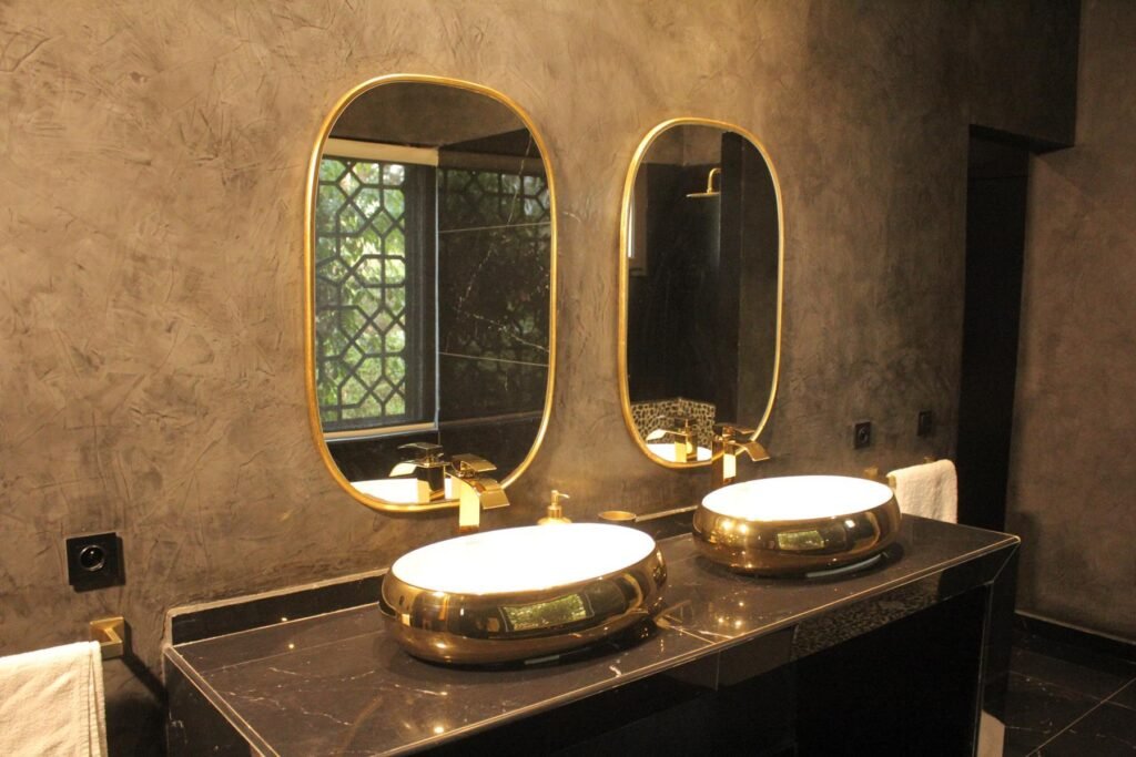 1920_1200______villa_petit_paradis_saly_senegal_salle-de-bain-black-and-gold-2_1093